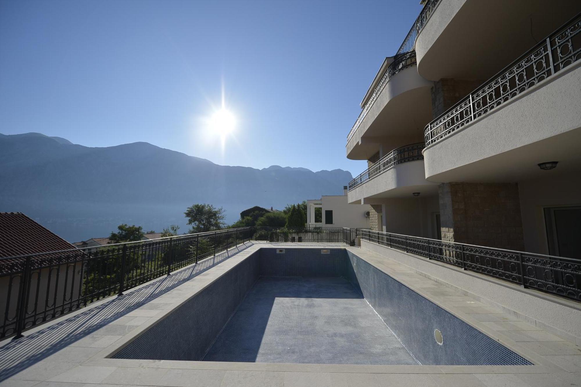 Luxurious 3-Bedroom Apartment By Mn Property Kotor Exterior photo