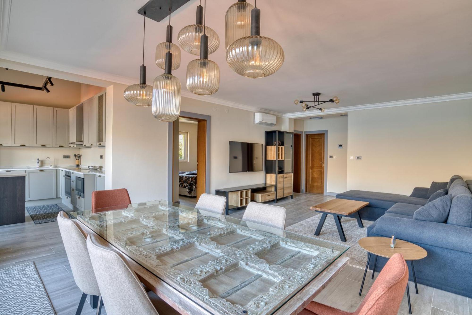 Luxurious 3-Bedroom Apartment By Mn Property Kotor Exterior photo