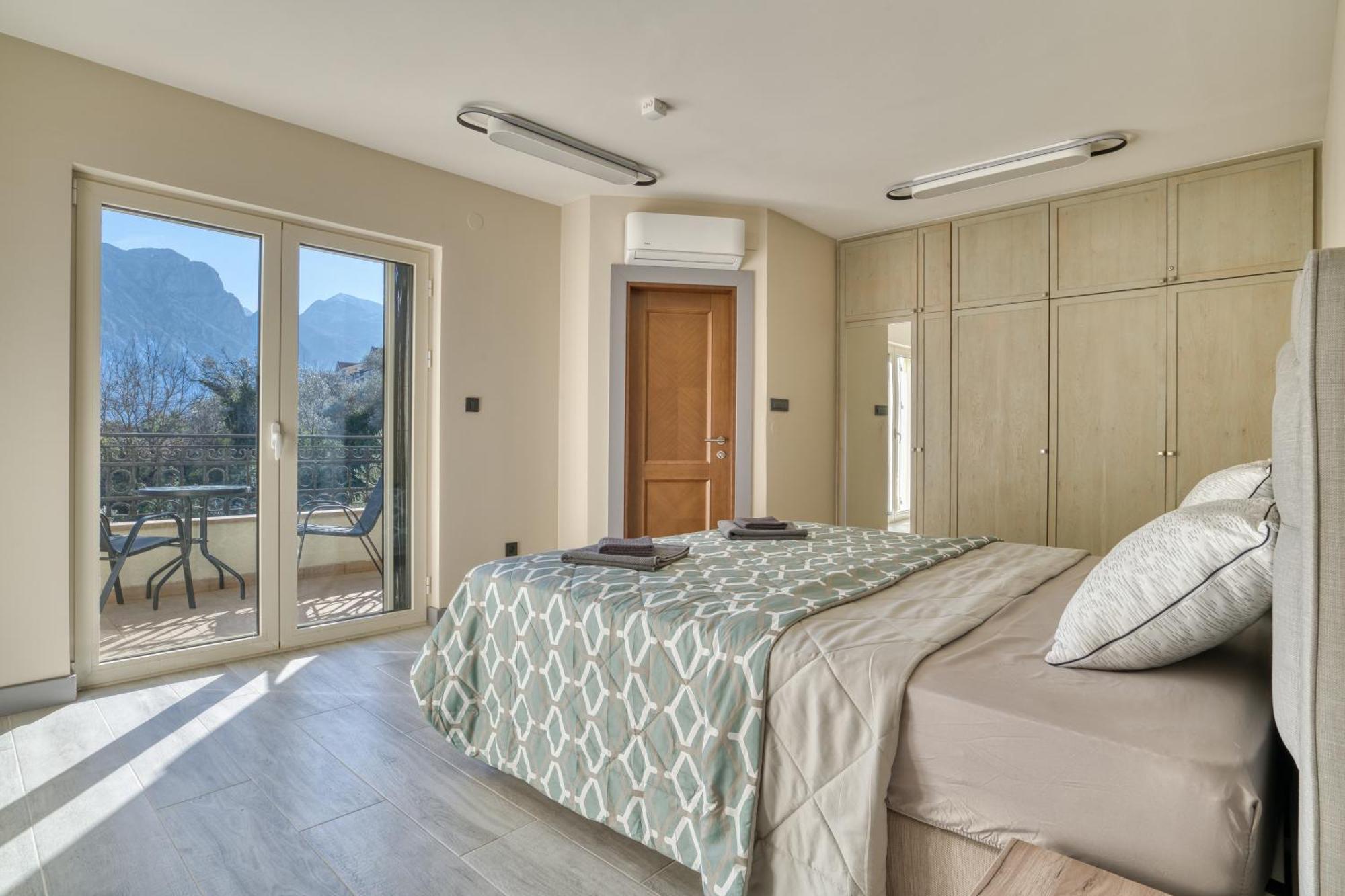 Luxurious 3-Bedroom Apartment By Mn Property Kotor Exterior photo