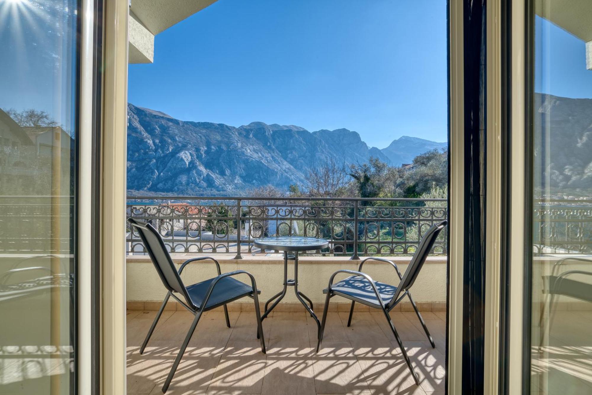 Luxurious 3-Bedroom Apartment By Mn Property Kotor Exterior photo