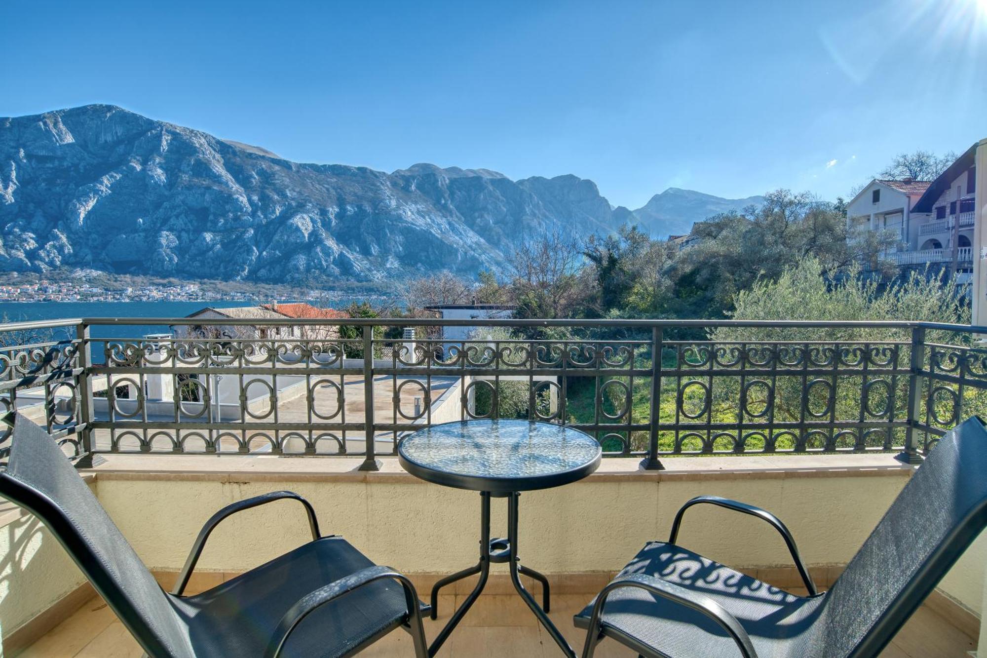 Luxurious 3-Bedroom Apartment By Mn Property Kotor Exterior photo